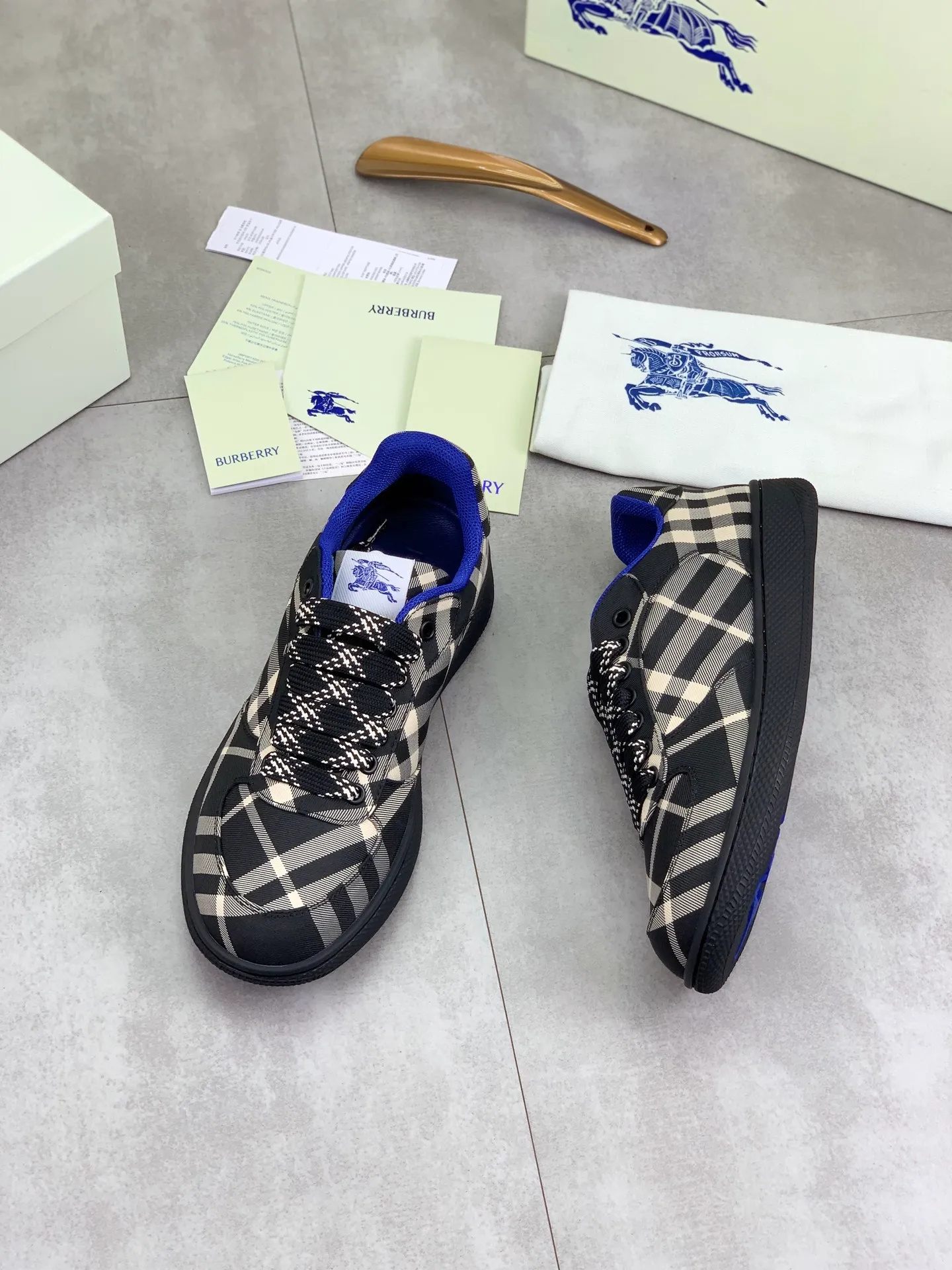 Factory price P580 [BURBERRY] Burberry - High-end quality original order (couples 🧑‍🤝‍🧑 style) - Upper: imported 🔝 original material - Lining: cowhide lining, feet; water-dyed cowhide - Outsole: ultra-light TPR rubber; two-color molded outsole - Ultra-high quality control, fine workmanship: highlighted (high-end, extravagance, grade) -Size: 35-46 (male 38 46 Female 35 40 Customized)·Color: 5️⃣colors available